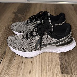 Nike Women’s React Inifnity 3 Running Shoes